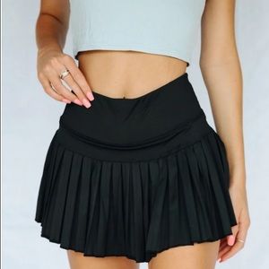 Gold Hinge Black Pleated Tennis Skirt